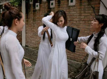 Đinh Ngọc Diệp bị xé áo trong phim 3D Việt ảnh 11