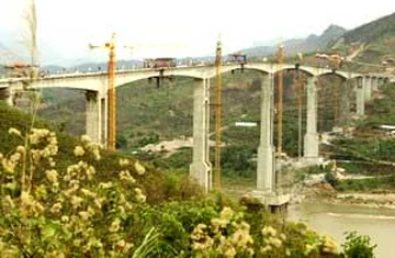 Hợp long cầu có trụ cao nhất Việt Nam ảnh 1