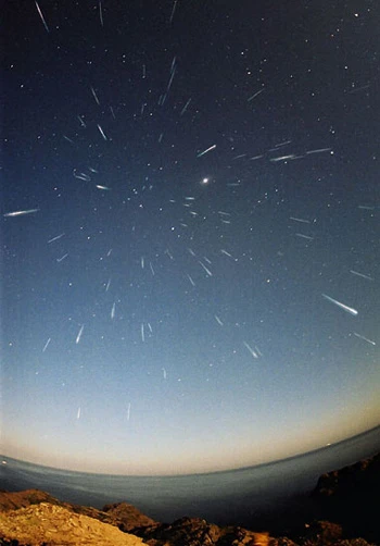 Việt Nam sắp được xem mưa sao băng ảnh 1