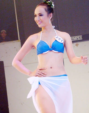 Tân Hoa hậu trong trang phục bikini. Ảnh: Anh Vân (VNE) Tân Hoa hậu trong trang phục bikini. Ảnh: Anh Vân (VNE)