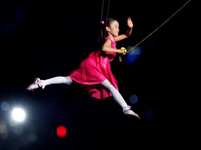 Lin Miaoke với phần biểu diễn xuất sắc tại lễ khai mạc hôm 8/8. Ảnh: Ninemsn