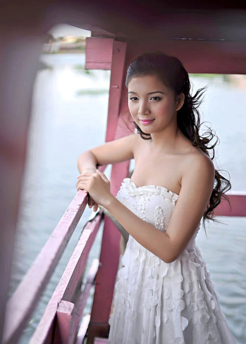 Hoa hậu Bích Trâm khoe nhan sắc tinh khôi ảnh 4