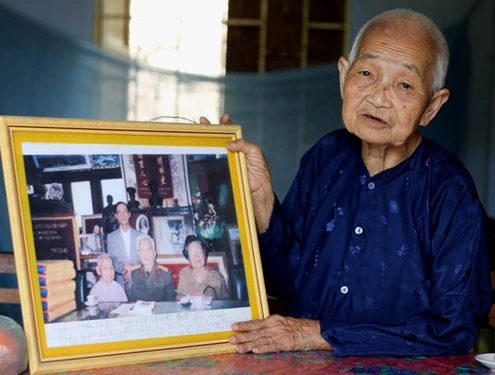 Người phụ nữ may gối cho vua Bảo Đại ảnh 2