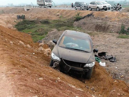 Chiếc xe Civic dính máu sau cuộc rượt đuổi ảnh 3