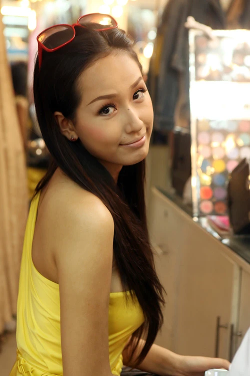 Hậu trường Mai Phương Thúy chụp bìa ảnh 2