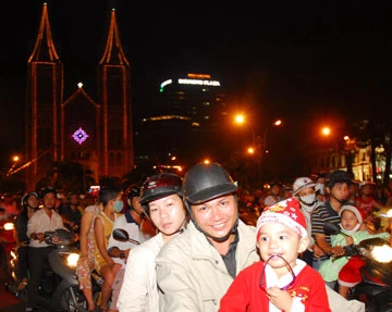 Sài Gòn tưng bừng đón Giáng sinh ảnh 3