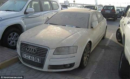 Hàng loạt siêu xe bị vứt bỏ ở sân bay ảnh 6