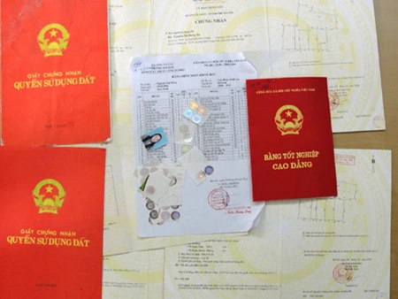 Lừa hơn 42 tỉ đồng từ sổ đỏ giả làm từ phôi thật ảnh 2