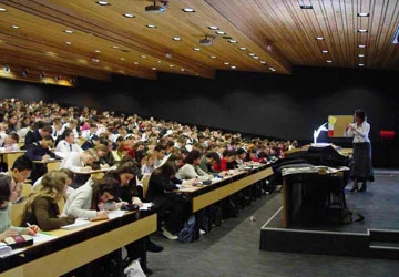 Chuẩn bị ngoại ngữ du học Pháp: Luyện tiếng Anh hay Pháp? ảnh 1