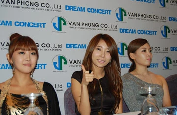 Diễn viên-ca sĩ Kim Joon đến TP.HCM ảnh 2