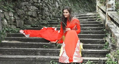 Sao mai Phạm Phương Thảo "phiêu" với áo dài ảnh 1