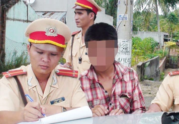 Biên bản giữ bằng lái không thể thay GPLX ảnh 1