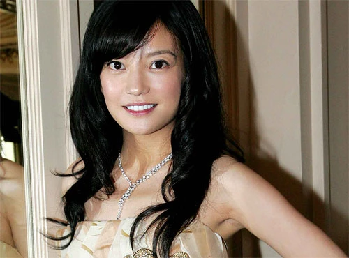 Rộ tin đồn Triệu Vy đã sinh con gái ảnh 2