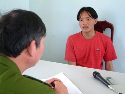 Hường Văn Quốc tại cơ quan công an