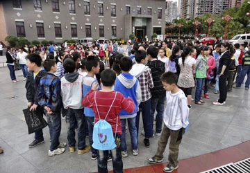 Động đất 7 độ Richter ở Tứ Xuyên, 156 người chết ảnh 1 Động đất 7 độ Richter ở Tứ Xuyên, 156 người chết ảnh 1