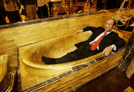 Khách sạn có bồn tắm, bồn cầu bằng vàng nguyên chất ảnh 10