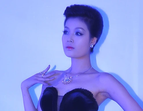 Nguyễn Thị Loan diện trang sức hơn 10 tỷ ảnh 6