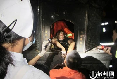 Tên trộm chùa suýt chết vì mắc kẹt trong tháp hoá vàng ảnh 2