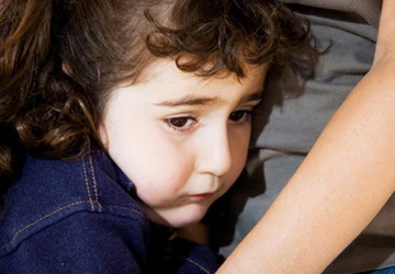 Bé thiếu tự lập vì hay bị dọa ảnh 1