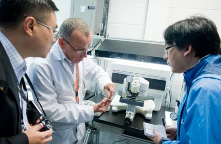 Gặp “dế” Vertu bàn phím QWERTY trước khi ra lò ảnh 10