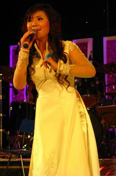 Bùi Lê Mận giành cú đúp tại Sao Mai ảnh 1