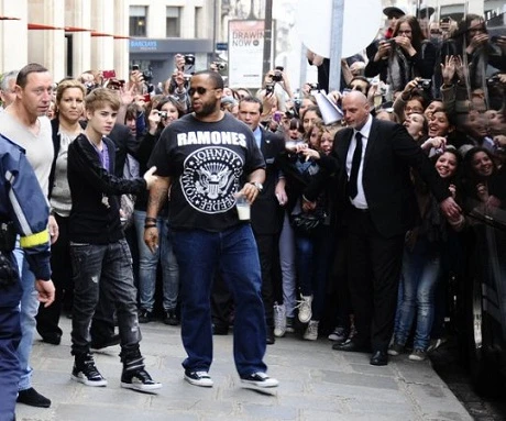 Trường học ở Nauy dời lịch thi vì buổi diễn của Justin Bieber ảnh 2 Trường học ở Nauy dời lịch thi vì buổi diễn của Justin Bieber ảnh 2