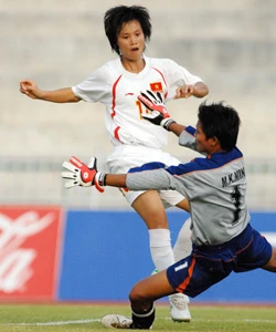 Việt Nam sẽ gặp lại Myanmar và liệu Minh Nguyệt sẽ lại đốt lưới đối phương như đã làm ở SEA Games 24? Ảnh: QUANG THẮNG