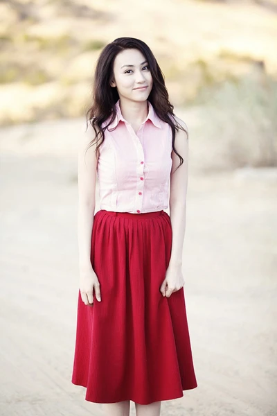 Ngân Khánh đẹp mong manh giữa đồng vắng ảnh 1