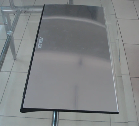 Mở hộp laptop đắt nhất VN giá trên 80 triệu đồng ảnh 2