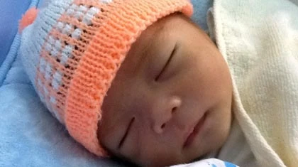 Bé sơ sinh bị bỏ rơi: Tranh cãi xác định mẹ ảnh 1