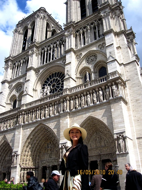 Lã Thanh Huyền duyên dáng ở Pháp ảnh 3