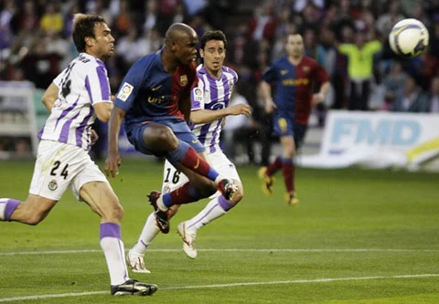 Bàn thằng tuyệt đẹp vào lưới Valladolid đã giúp Samuel Eto’o bứt phá mạnh mẽ trong cuộc đua với các chân sút khác. Ảnh: Reuters Bàn thằng tuyệt đẹp vào lưới Valladolid đã giúp Samuel Eto’o bứt phá mạnh mẽ trong cuộc đua với các chân sút khác. Ảnh: Reuters