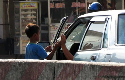 Đường dây tổ chức cho trẻ chặn ôtô xin tiền ảnh 2