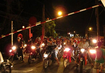 Tàu lửa đứt toa trên cầu Ghềnh (Đồng Nai) ảnh 1