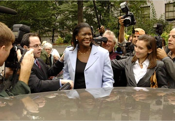 Xử phạt quấy rối tình dục - Bài 3: Nói, nhìn lẳng lơ cũng bị phạt ảnh 1