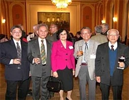 Nguyễn Hoàng Bảo Việt thứ 2 từ phải sang tại Đại hội PEN lần thứ 72, tháng 5-2006.