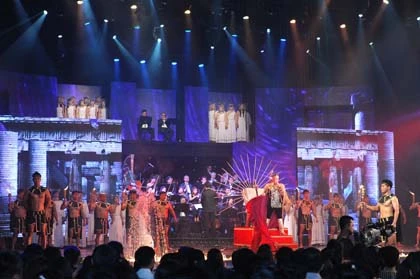 Bốn tiếng mãn nhãn với liveshow Đàm Vĩnh Hưng ảnh 2