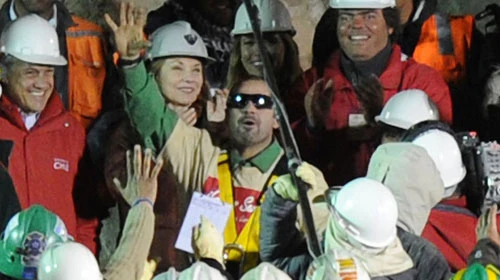 Tường thuật trực tuyến giải cứu 33 thợ mỏ Chile ảnh 7 Tường thuật trực tuyến giải cứu 33 thợ mỏ Chile ảnh 7