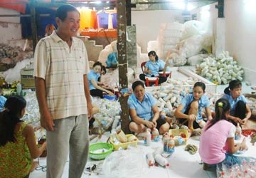 Tay trắng gầy dựng thương hiệu nước mắm ảnh 1