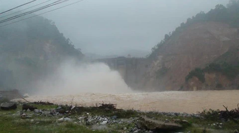 Lũ miền Trung: Nhà ngập nóc, 11 người chết ảnh 1