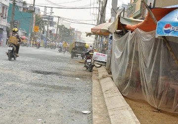 Nhà thầu chây ì, người dân bị vạ ảnh 1