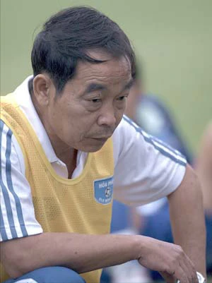 HLV Vương Tiến Dũng khát khao thắng Thể Công - Ảnh: Du Bình.
