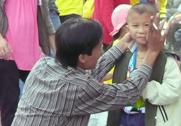 Hút thuốc ở nơi công cộng là lạc điệu ảnh 1 Hút thuốc ở nơi công cộng là lạc điệu ảnh 1