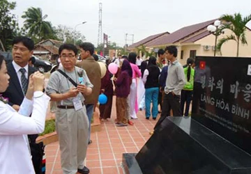 Ra mắt làng Hòa Bình Việt Nam - Hàn Quốc ảnh 1