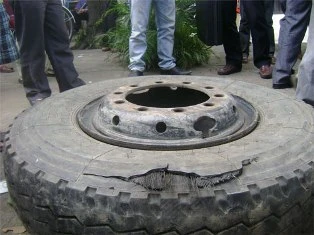 Nổ lốp xe khi đang bơm hơi, một người chết ảnh 1