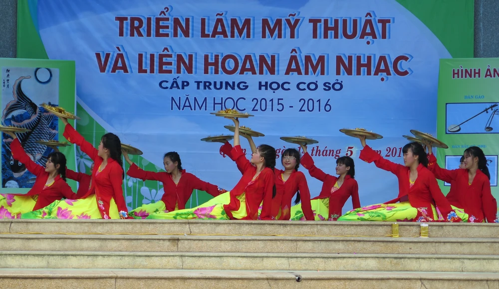 Mê mẩn nghe học sinh THCS hát dân ca ảnh 16 Mê mẩn nghe học sinh THCS hát dân ca ảnh 16