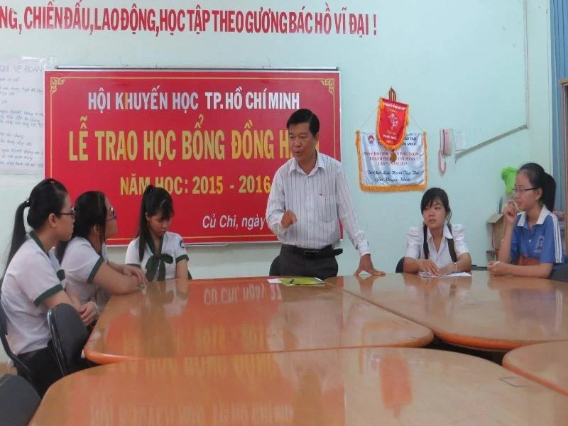 Thầy Cải dặn dò và chia sẻ với các em