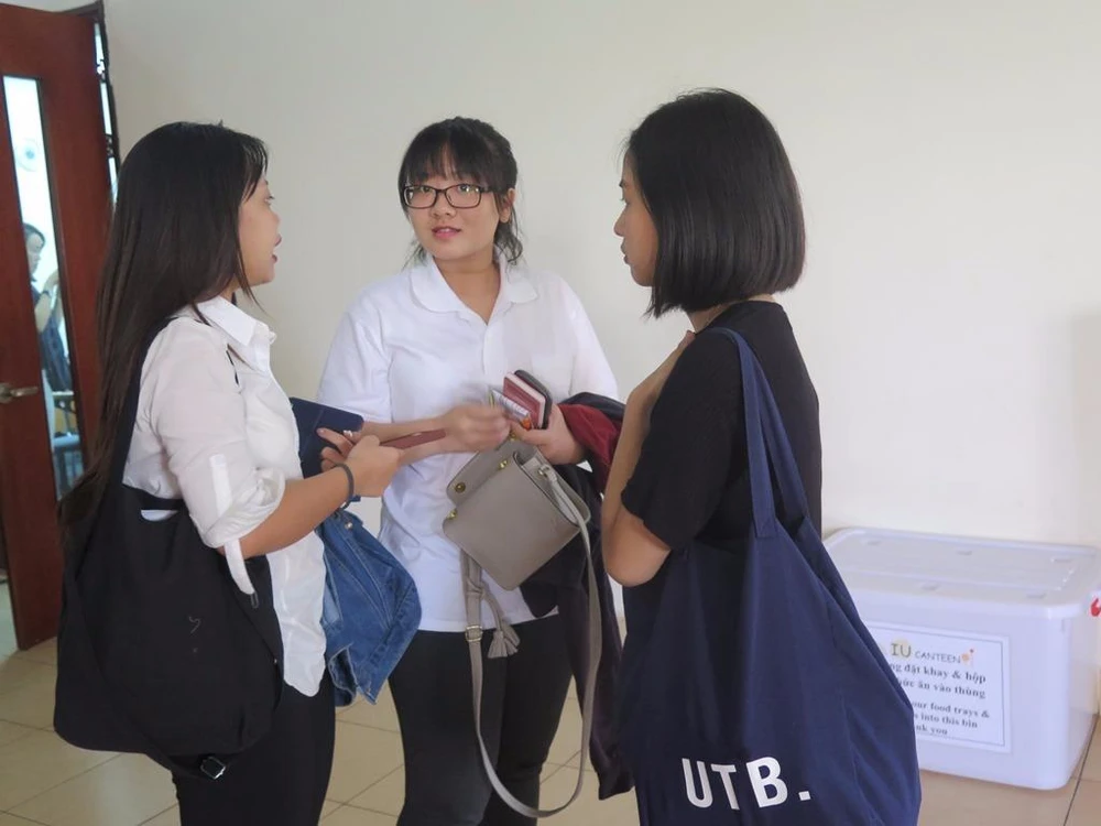 Trao đổi bài sau khi kết thúc bài thi môn toán