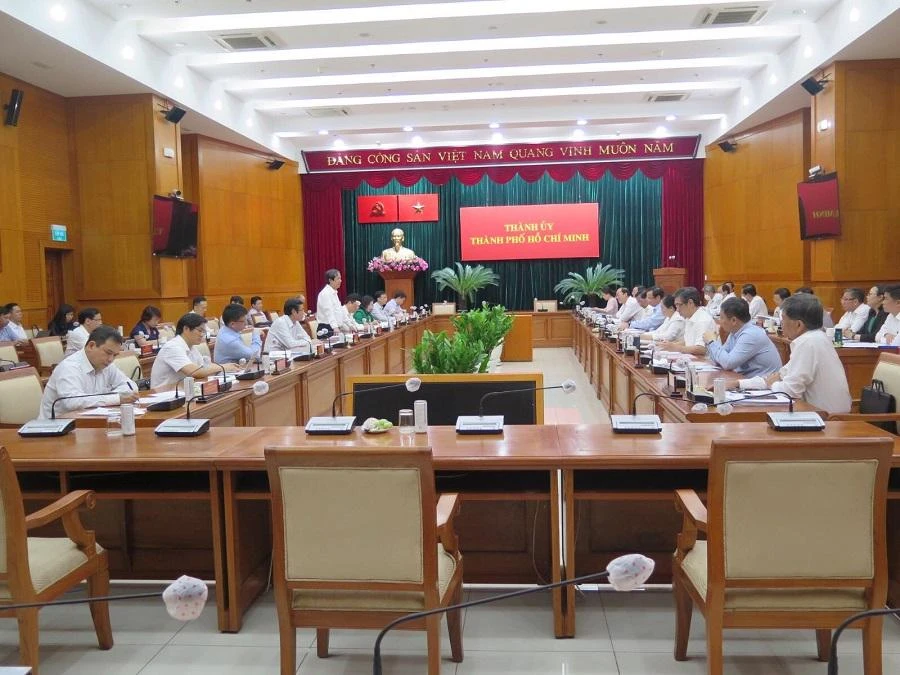 Đoàn Bộ GD&amp;ĐT đang làm việc với lãnh đạo TP.HCM và các ban ngành để tháo gỡ các khó khăn về giáo dục tại TP.HCM. Ảnh: PHẠM ANH