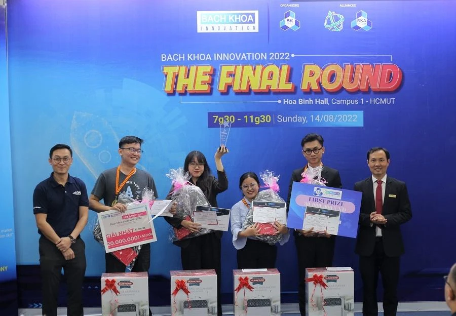 Nhóm sinh viên của ý tưởng "Bánh Castella cao cấp giàu chất xơ" nhận giải cao nhất tại cuộc thi.